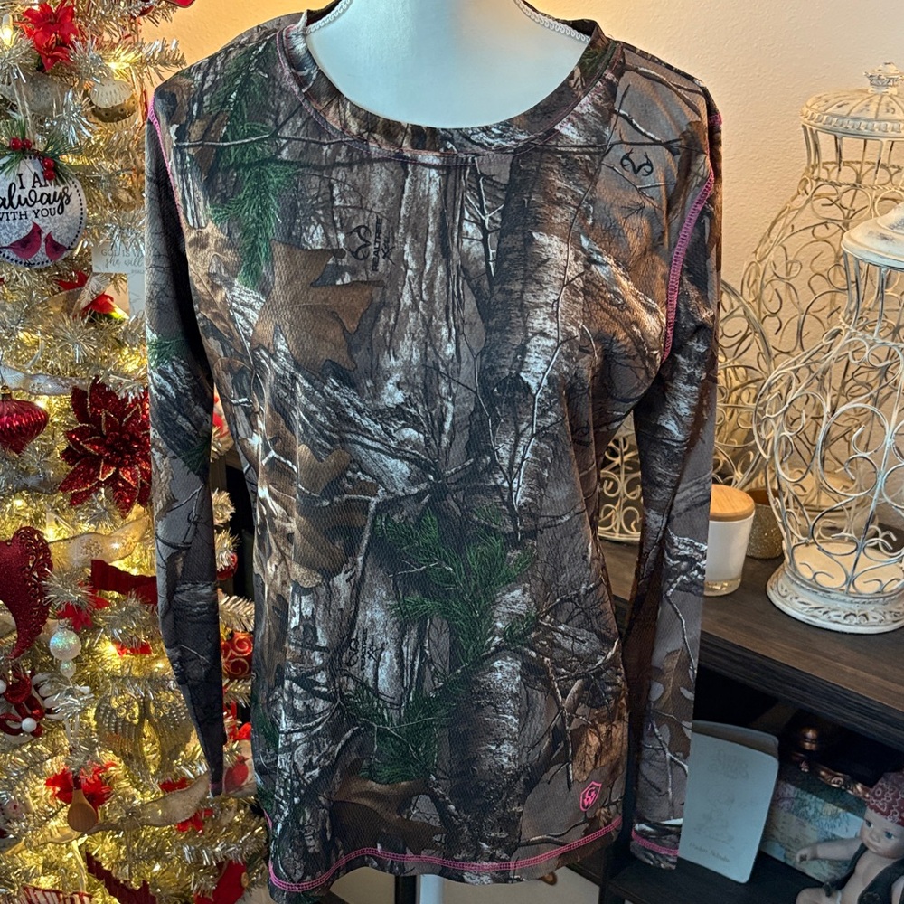 Women's Camouflage Long Sleeve Tee